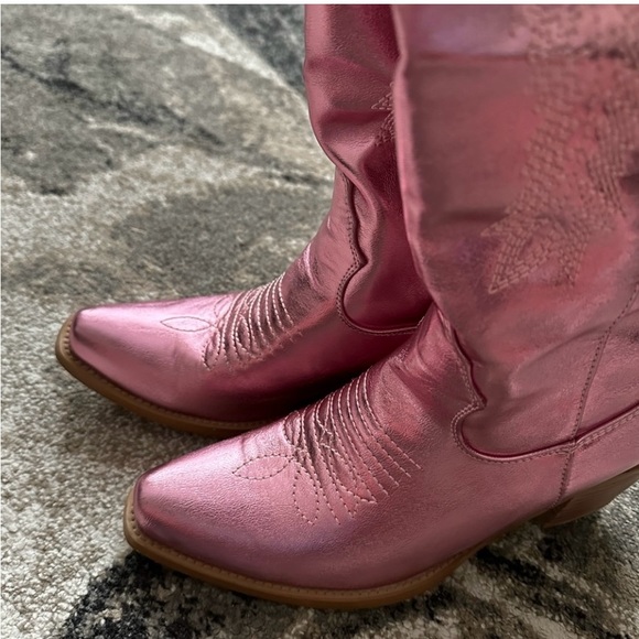 Sexy Metallic Pink Cowgirl boots! - Picture 4 of 6